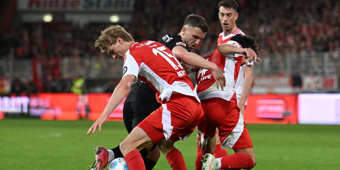 Leeds now make approach to sign "special" £35m striker with 23 G/A in 24/25