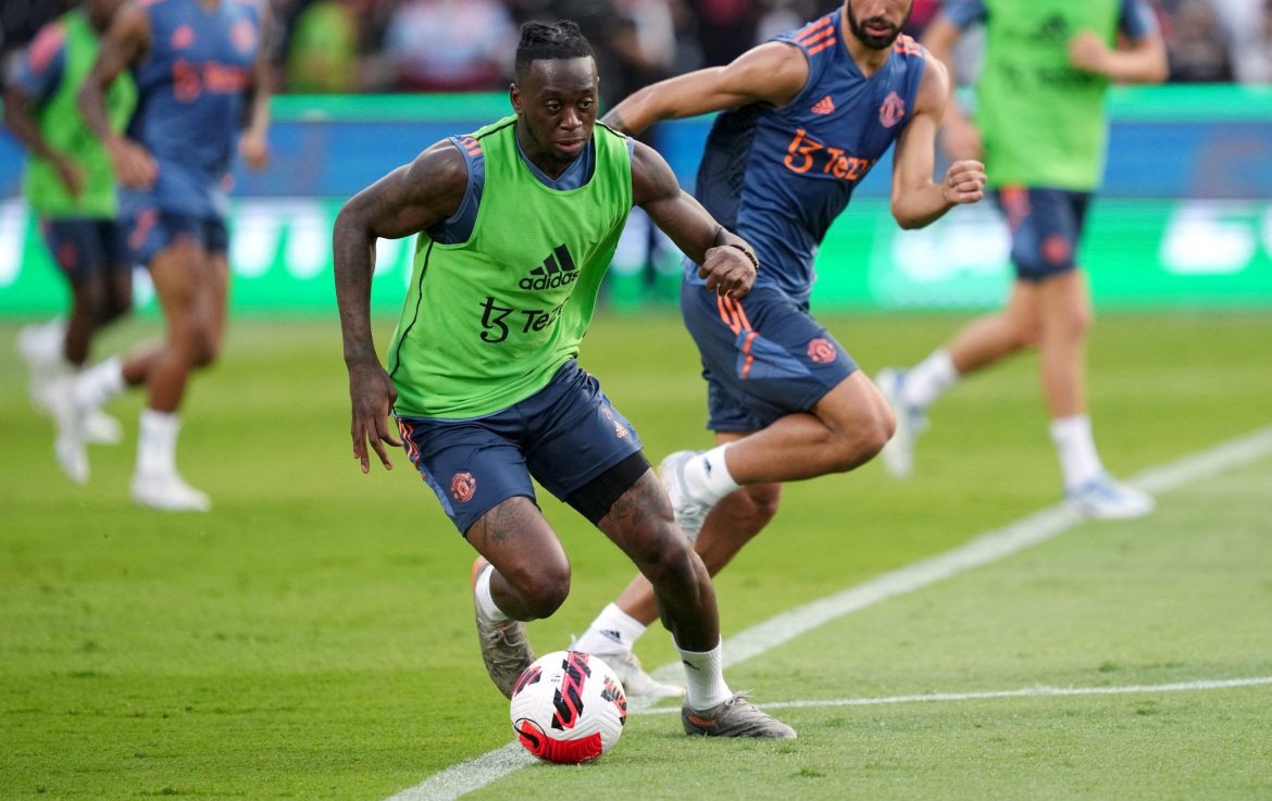 West Ham: Aaron Wan-Bissaka to ditch Coufal