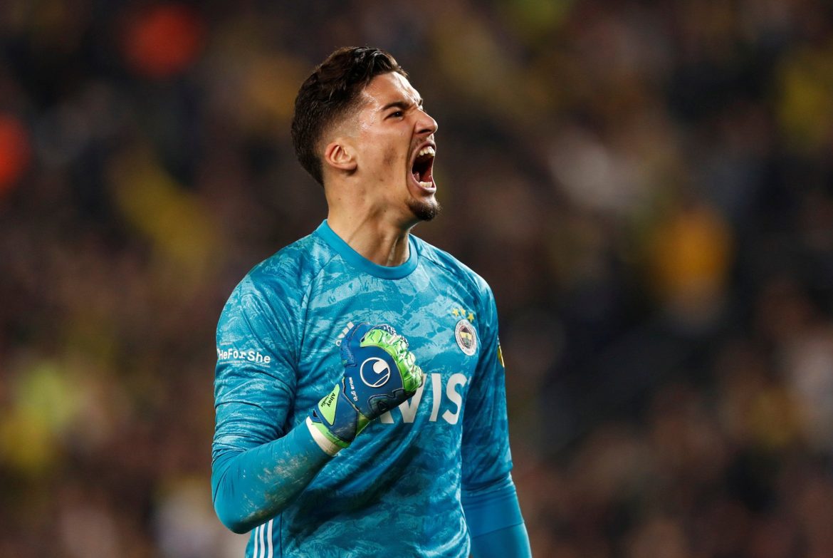 Villa eyeing move for Fenerbahce’s Altay Bayindir